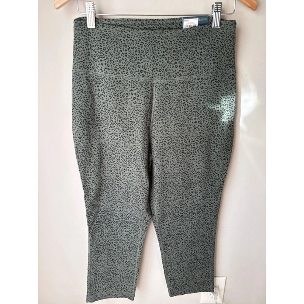Tek Gear High Rise Leopard Print Capri Leggings Large NWT